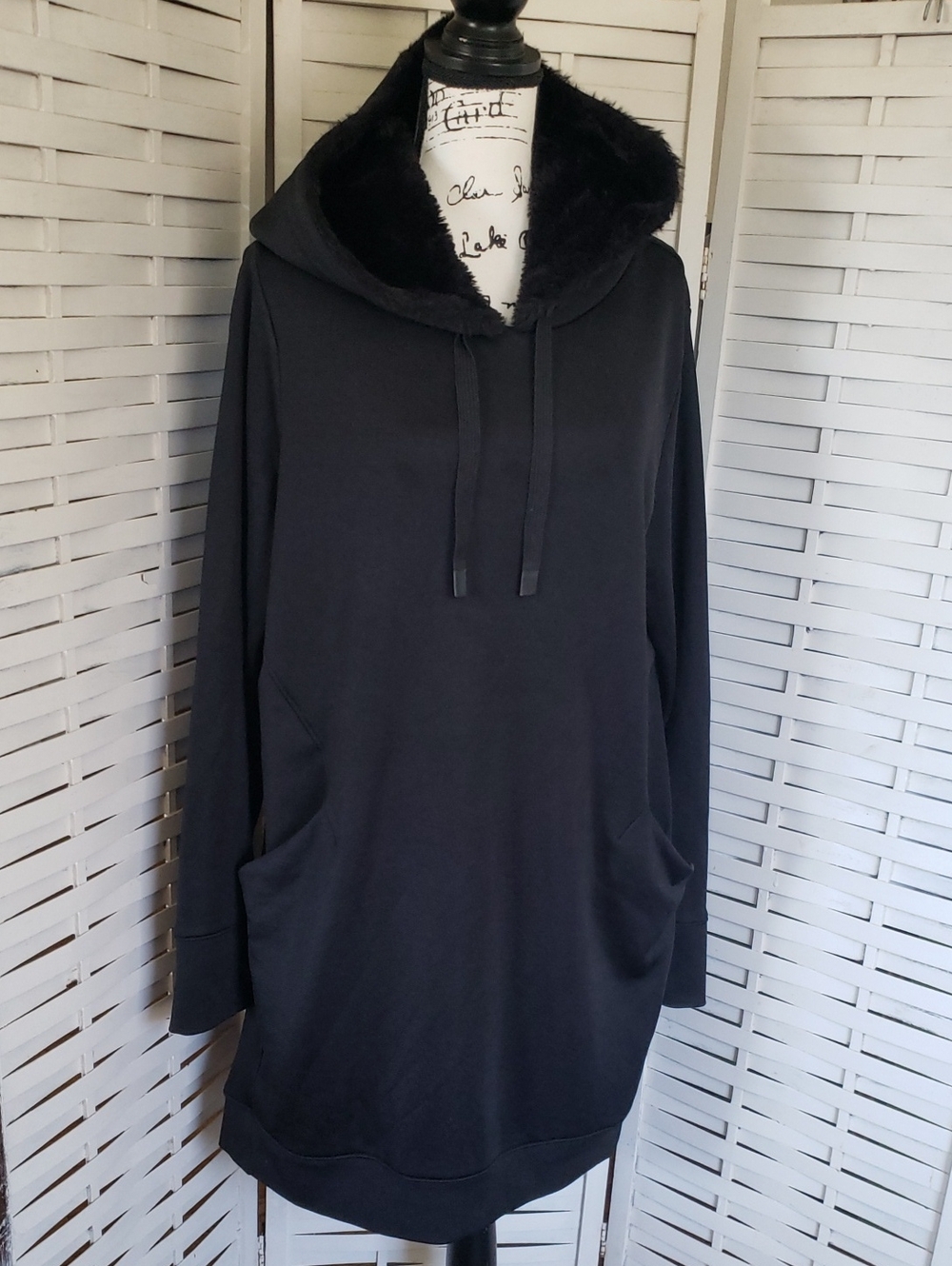 Athleta Black Hooded Fleece Tunic with Faux Fur Trim Size XL